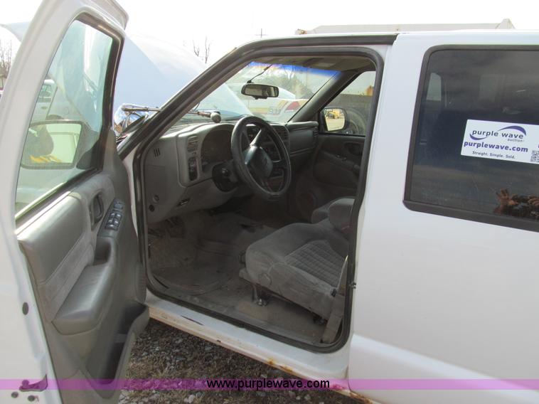 image for item E3576 1999 Chevrolet Blazer SUV