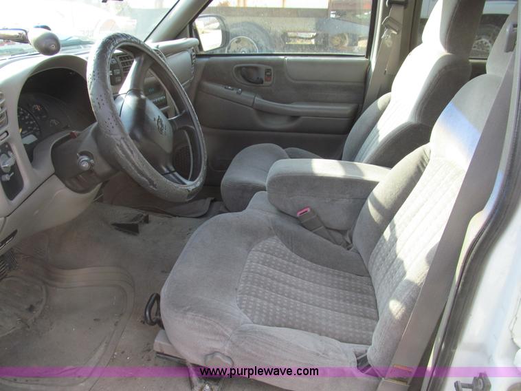 image for item E3576 1999 Chevrolet Blazer SUV