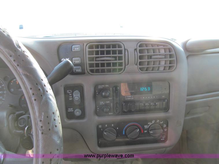 image for item E3576 1999 Chevrolet Blazer SUV