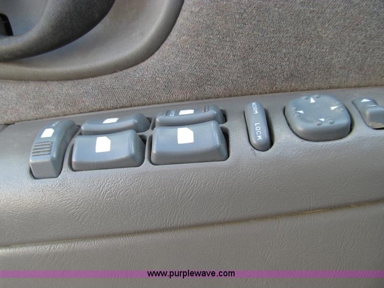 image for item E3576 1999 Chevrolet Blazer SUV