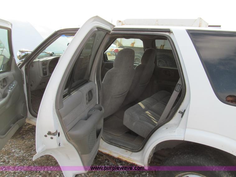 image for item E3576 1999 Chevrolet Blazer SUV