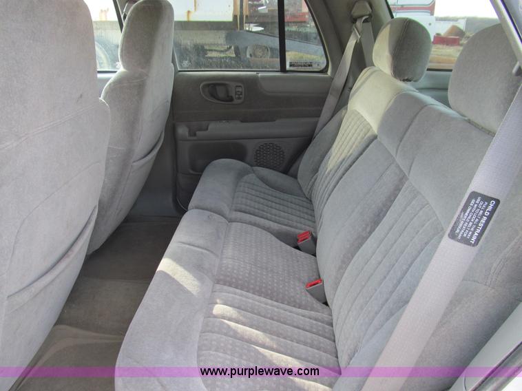 image for item E3576 1999 Chevrolet Blazer SUV