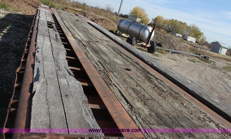 image for item E4225 1995 Daco dual tandem axle flatbed trailer