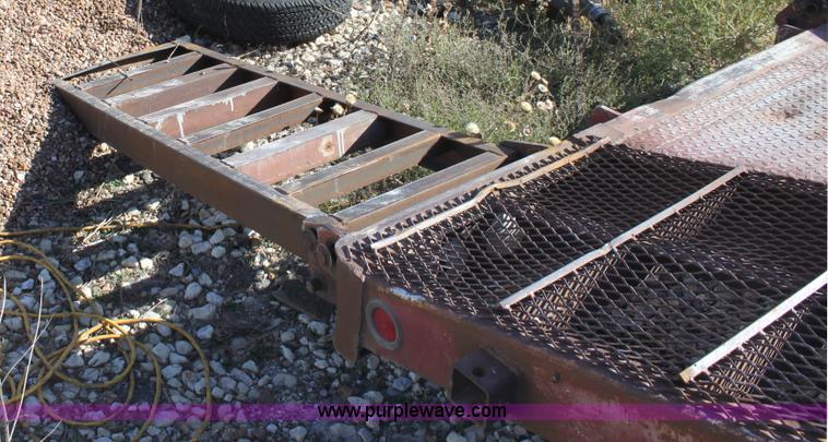 image for item E4225 1995 Daco dual tandem axle flatbed trailer