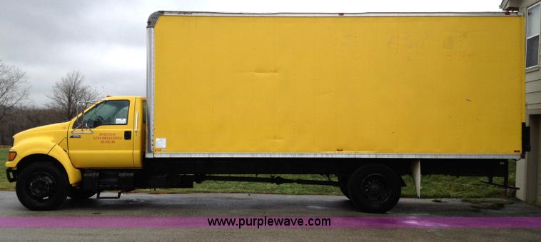 image for item E5691 2000 Ford F650 XL Super Duty box truck