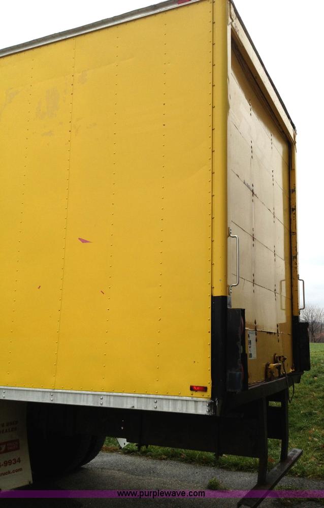 image for item E5691 2000 Ford F650 XL Super Duty box truck