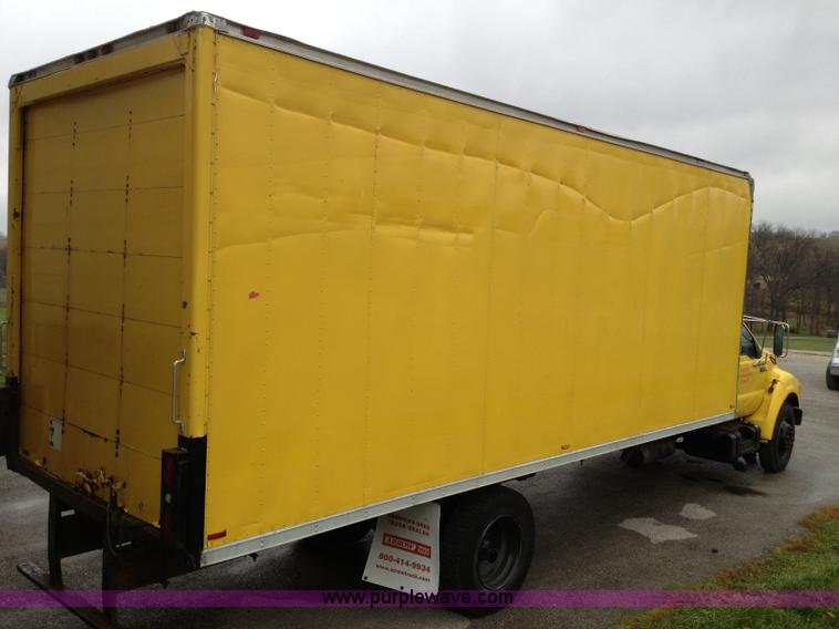 image for item E5691 2000 Ford F650 XL Super Duty box truck
