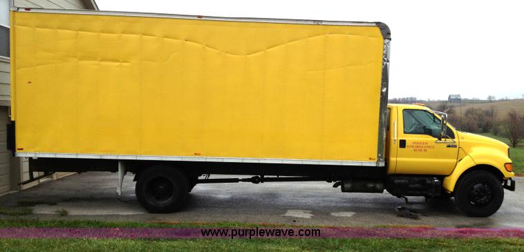 image for item E5691 2000 Ford F650 XL Super Duty box truck