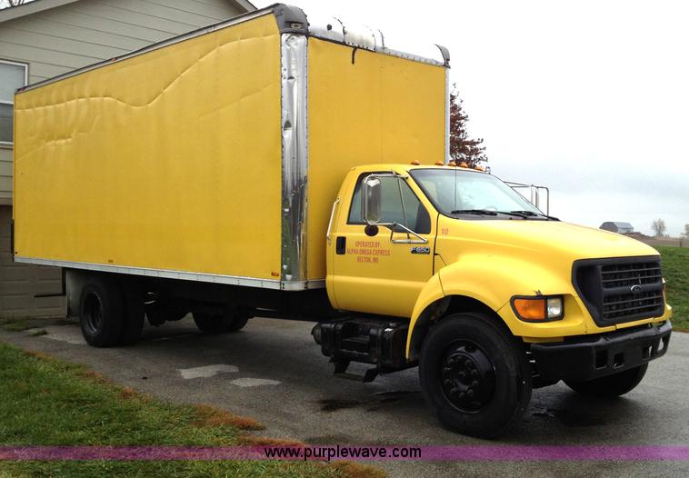 image for item E5691 2000 Ford F650 XL Super Duty box truck