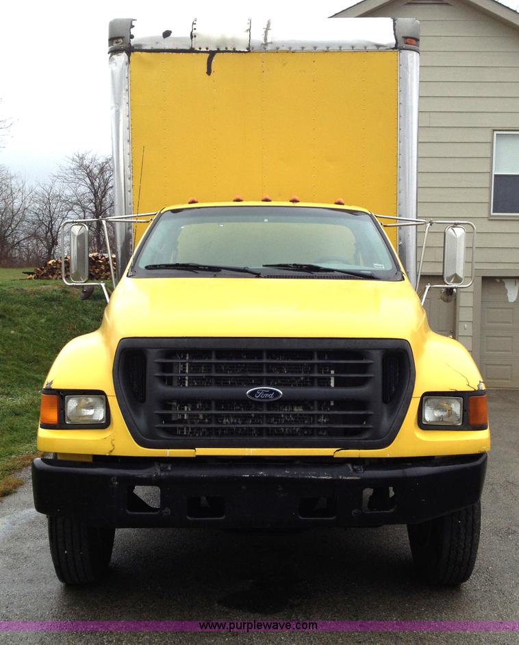 image for item E5691 2000 Ford F650 XL Super Duty box truck