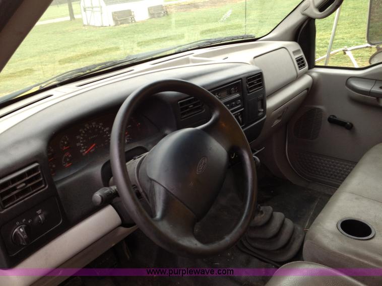 image for item E5691 2000 Ford F650 XL Super Duty box truck