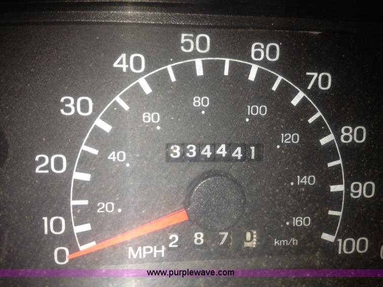 image for item E5691 2000 Ford F650 XL Super Duty box truck