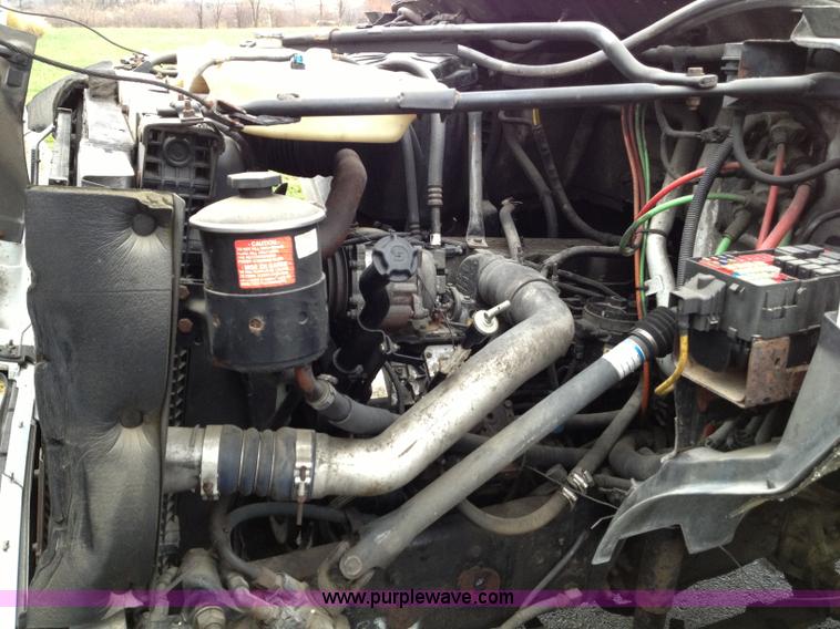 image for item E5691 2000 Ford F650 XL Super Duty box truck