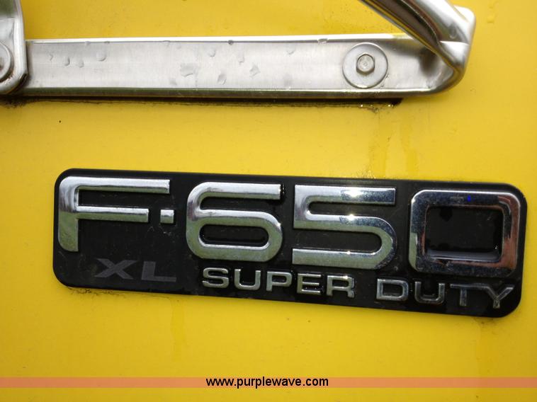 image for item E5691 2000 Ford F650 XL Super Duty box truck