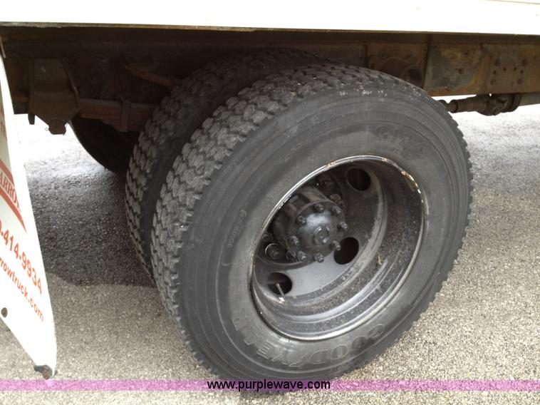 image for item E5691 2000 Ford F650 XL Super Duty box truck