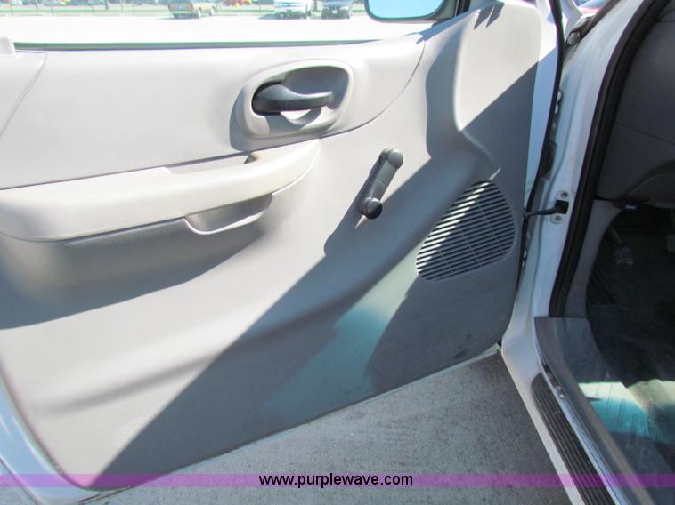 image for item E8104 1999 Ford F150 XL pickup truck