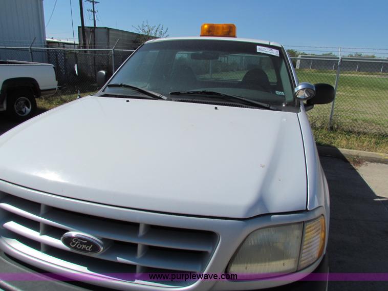 image for item E8104 1999 Ford F150 XL pickup truck