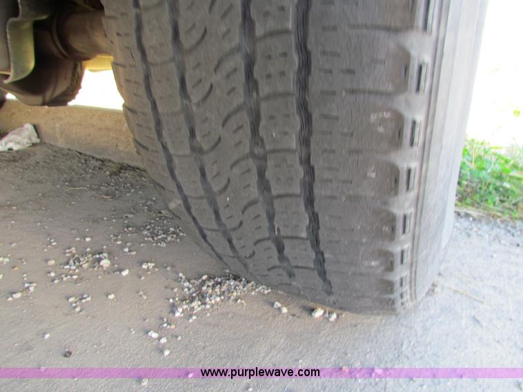 image for item E8104 1999 Ford F150 XL pickup truck