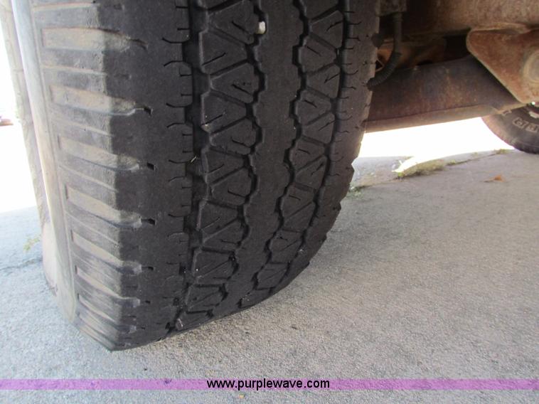 image for item E8104 1999 Ford F150 XL pickup truck