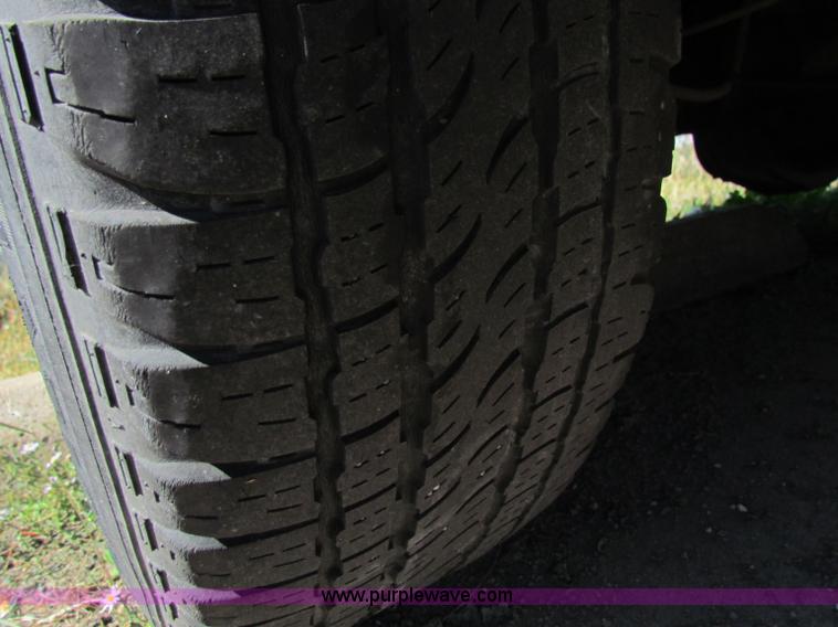 image for item E8104 1999 Ford F150 XL pickup truck