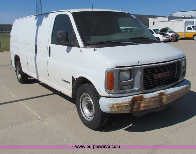 image for item E8107 1997 GMC Savana 2500 van