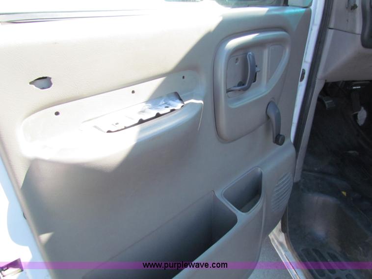 image for item E8107 1997 GMC Savana 2500 van