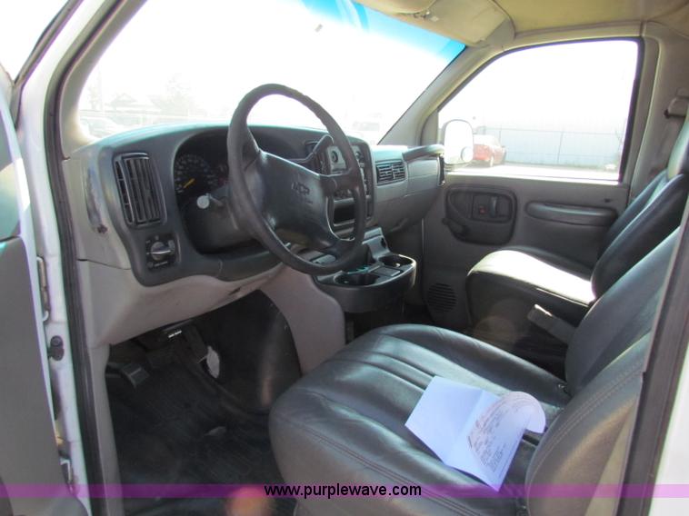image for item E8107 1997 GMC Savana 2500 van