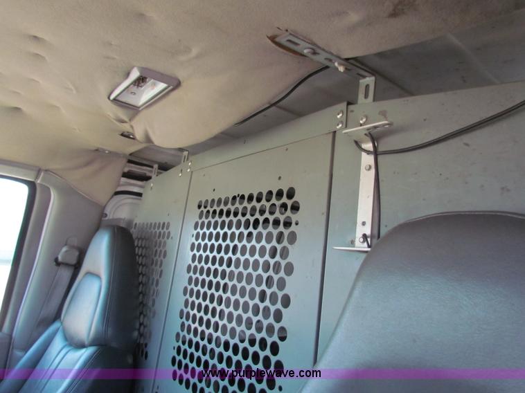 image for item E8107 1997 GMC Savana 2500 van