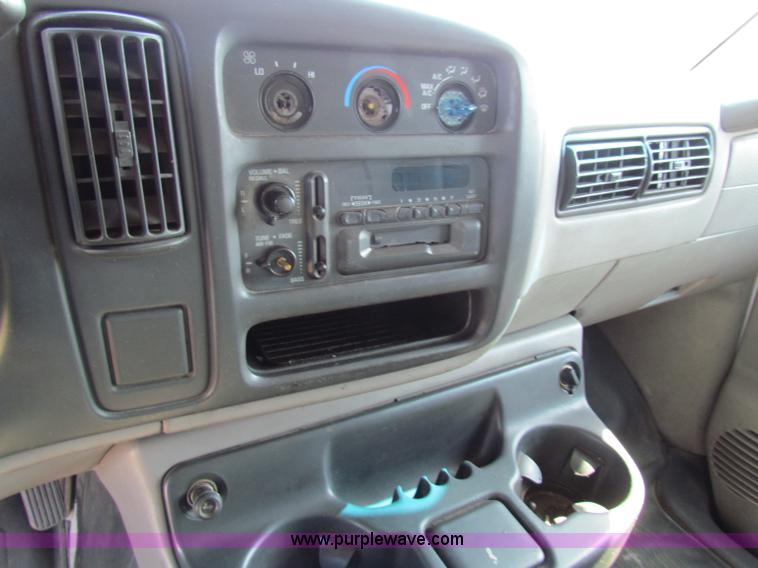 image for item E8107 1997 GMC Savana 2500 van