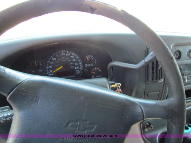 image for item E8107 1997 GMC Savana 2500 van