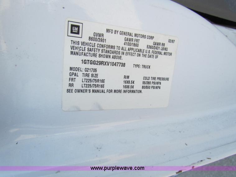 image for item E8107 1997 GMC Savana 2500 van