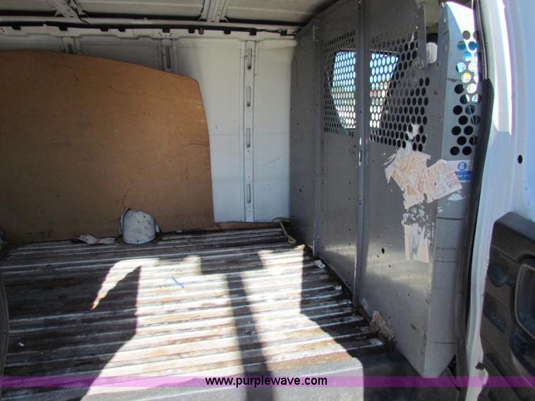 image for item E8107 1997 GMC Savana 2500 van