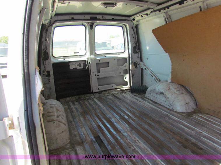 image for item E8107 1997 GMC Savana 2500 van