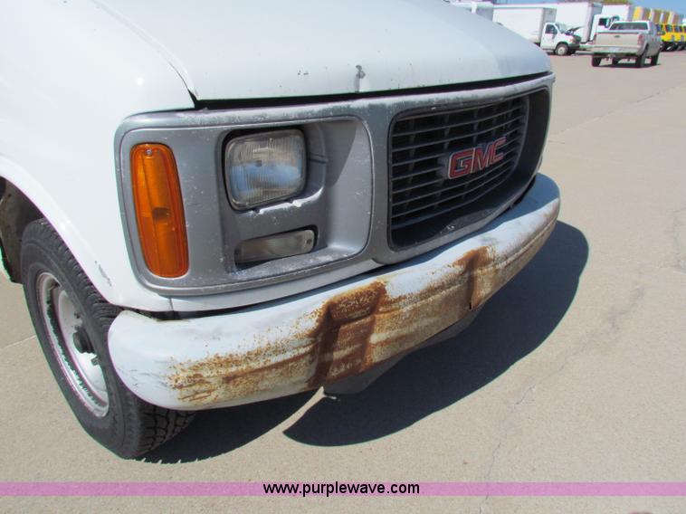 image for item E8107 1997 GMC Savana 2500 van