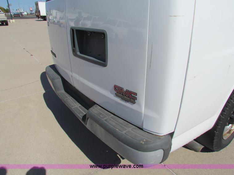 image for item E8107 1997 GMC Savana 2500 van