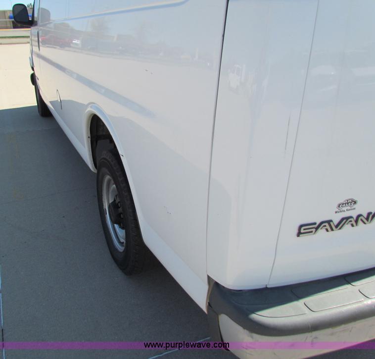 image for item E8107 1997 GMC Savana 2500 van