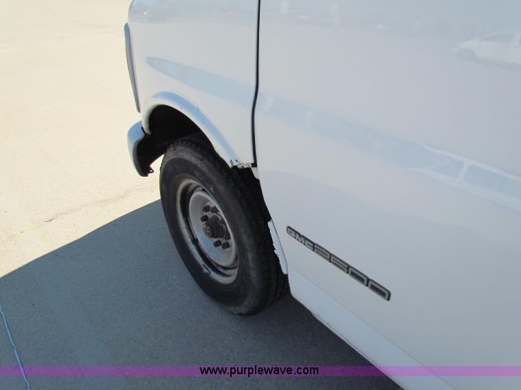 image for item E8107 1997 GMC Savana 2500 van