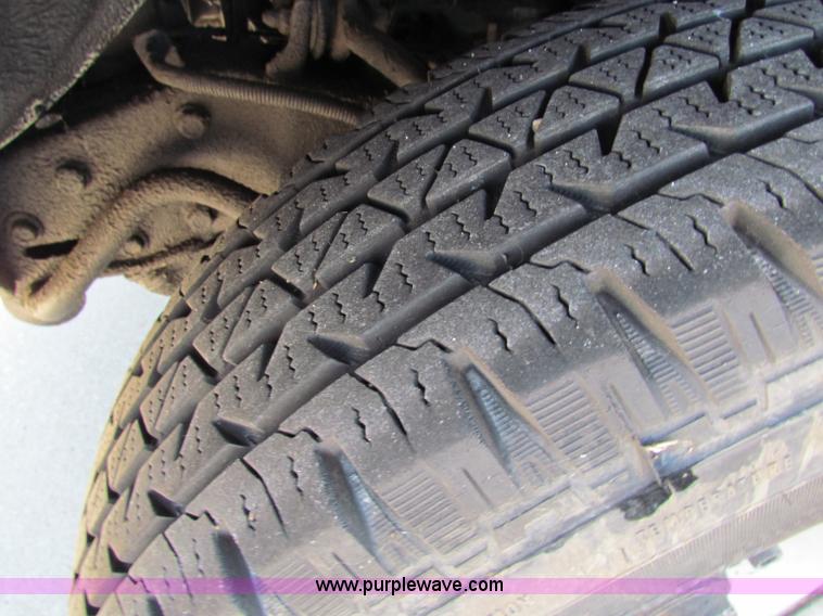 image for item E8107 1997 GMC Savana 2500 van