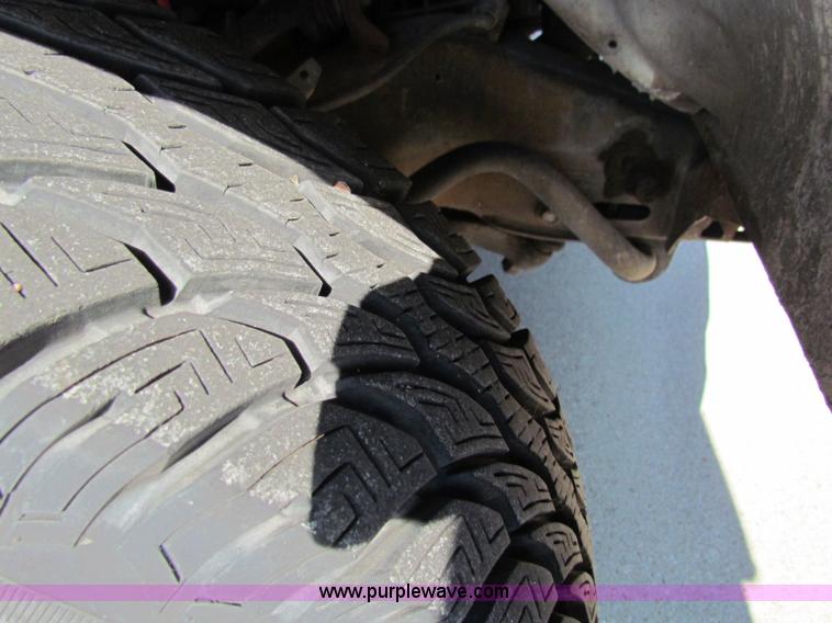 image for item E8107 1997 GMC Savana 2500 van