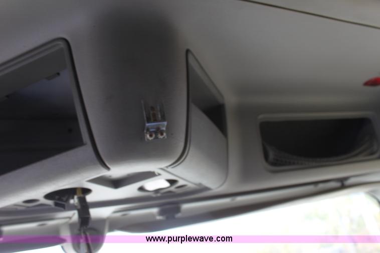 image for item E8124 2002 Freightliner Columbia semi truck