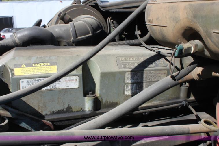 image for item E8124 2002 Freightliner Columbia semi truck