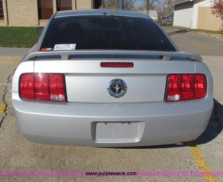 image for item E8182 2005 Ford Mustang