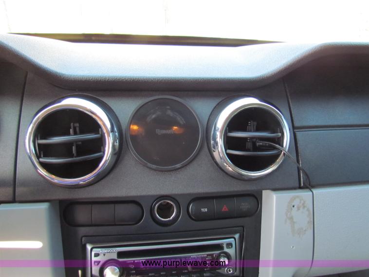 image for item E8182 2005 Ford Mustang