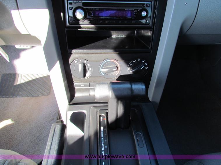 image for item E8182 2005 Ford Mustang