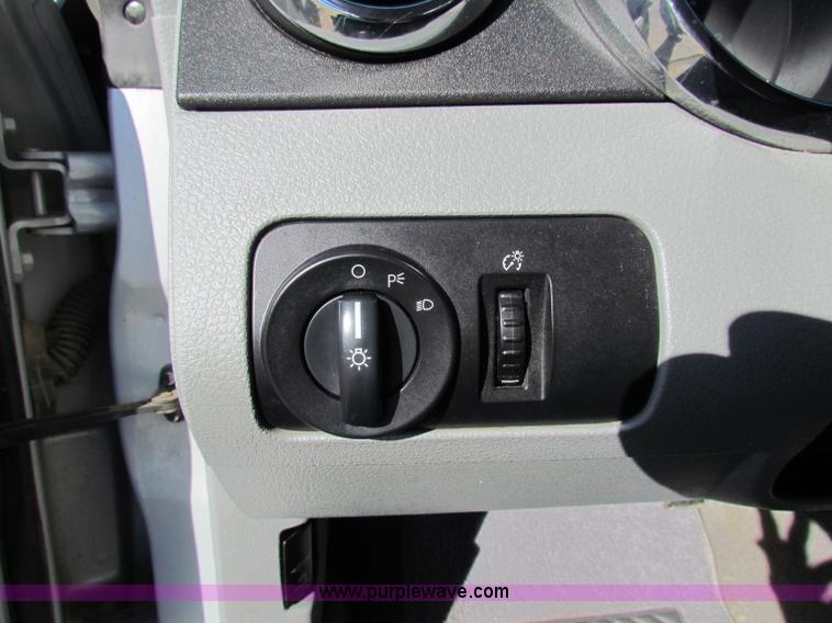 image for item E8182 2005 Ford Mustang