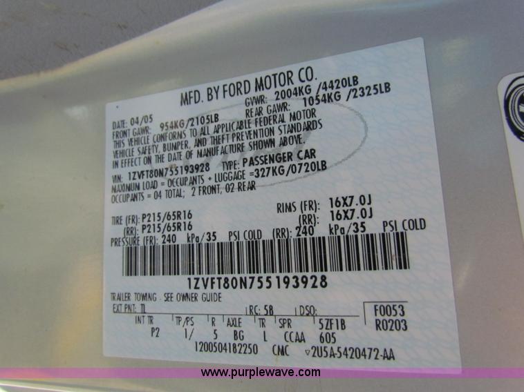 image for item E8182 2005 Ford Mustang