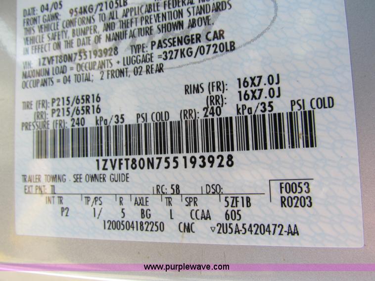 image for item E8182 2005 Ford Mustang