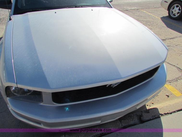 image for item E8182 2005 Ford Mustang