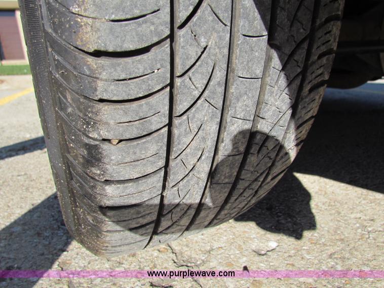 image for item E8182 2005 Ford Mustang