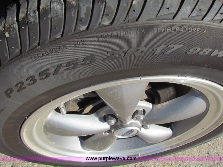 image for item E8182 2005 Ford Mustang